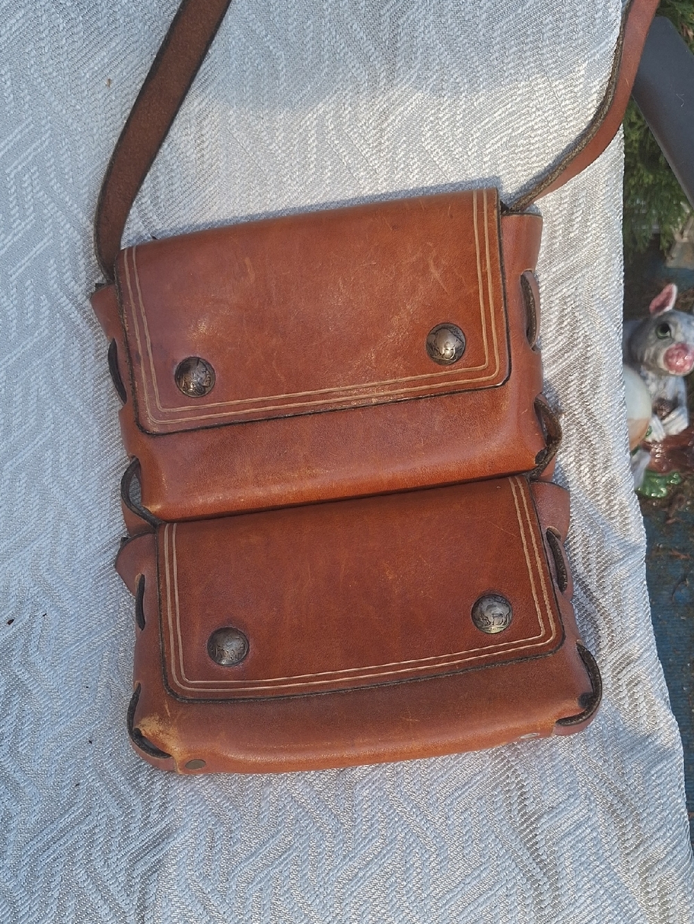 LEATHER ARTISTIAN Vintage Two-Compartment Tan Leather. Crossbody Bag - Picture 5 of 16